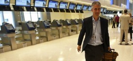 Continental Airlines CEO Jeff Smisek walks through Terminal C of Houston Intercontinental Airport to catch a flight to Chicago on Sept. 23, 2010. (Tribune)