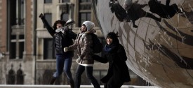 Tourists pose for photographs in front of "The Bean" in Millennium Park, Jan. 28, 2010. (Jose M. Osorio/Chicago Tribune)