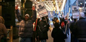 Workers picket outside the Palmer House Hilton Thursday. (E. Jason Wambsgans/Tribune)