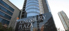 A view of Kingsbury Plaza, located at Grand and State, in 2008. (Charles Osgood/Chicago Tribune)